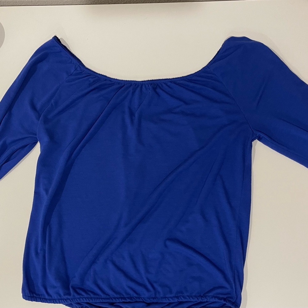 Cute blue top